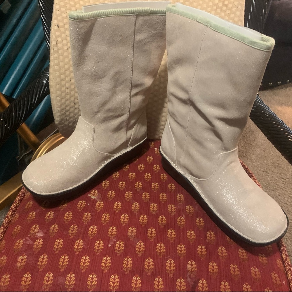 ALGEGRIA SOFT PEWTER OFF WHITE BOOTS WITH GLITTER SIZE 9. $80.00